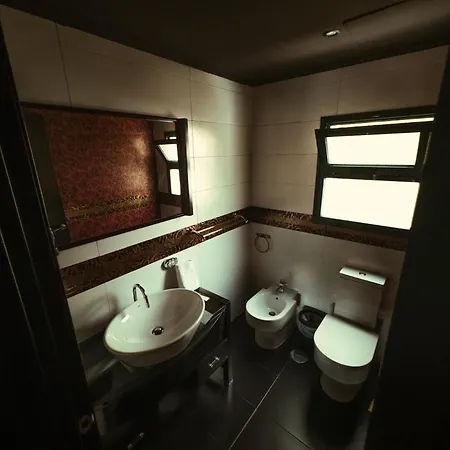 Anos 50 Готель