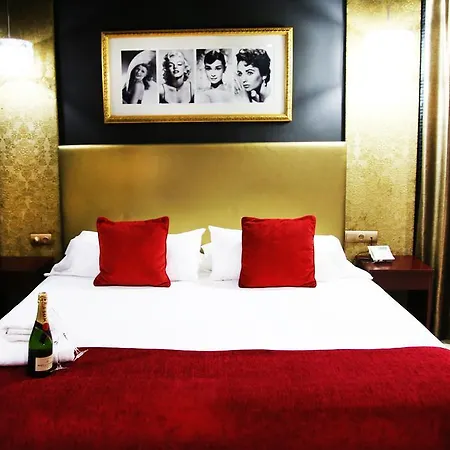 阿诺斯50酒店 2* 托雷莫利诺斯