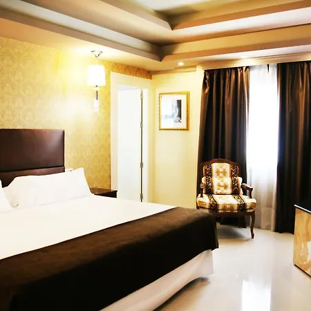 Anos 50 Готель 2*