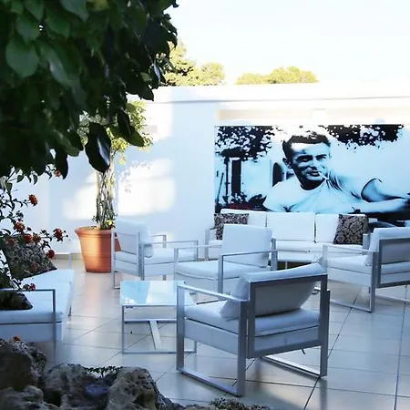 阿诺斯50酒店 托雷莫利诺斯